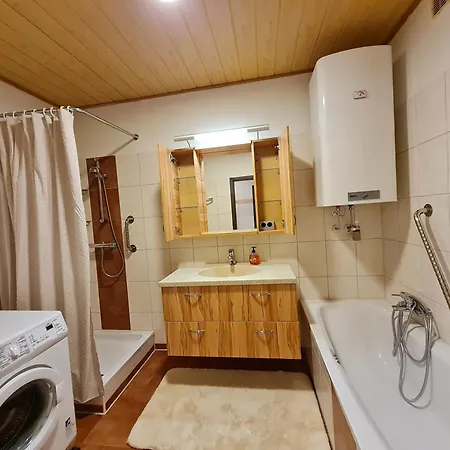 Near Red Bull Ring 6 Pers *